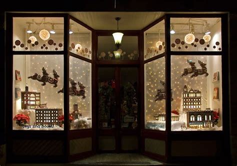 25 Creative Christmas Display Ideas & Examples