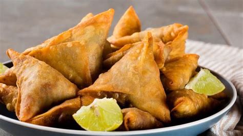 How to Make Kenyan Style Meat Samosas | Sambusa recipe, Samosa recipe ...