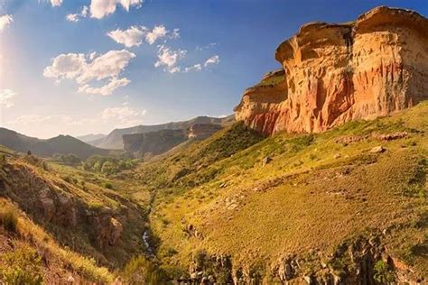 THE GOLDEN GATE HIGHLANDS NATIONAL PARK - Clarens