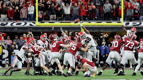 Georgia blocks Alabama's field goal, leading to the game's first touchdown