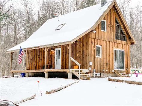 17 Enchanting Winter Cabins in Vermont for Skiers + Cozy Tips 2024