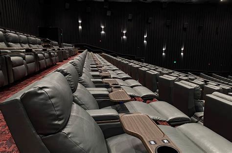 Showplace Icon Theatres with Spectrum Solstice Recliners manufactured ...