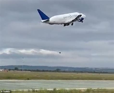 Shocking moment a wheel FALLS OFF Boeing Dreamlifter after taking off ...