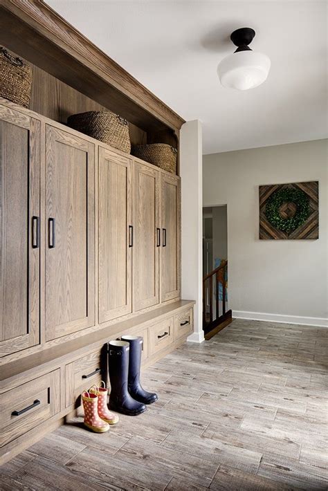 Stylish natural wood lockers in a mudroom | Wood lockers, Mudroom design, Home