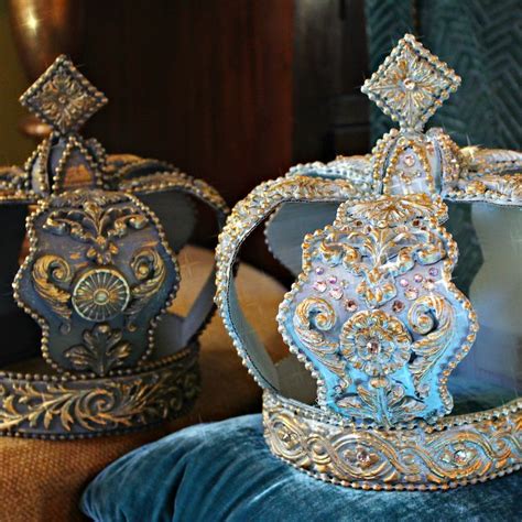 Cardboard Crowns DIY | Cardboard crown, Diy crown, Upcycle