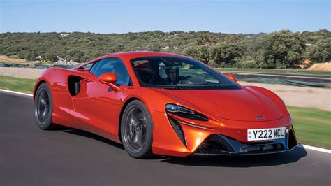 2023 McLaren Artura Review: McLaren’s First V6 Silences Any Non-Believers