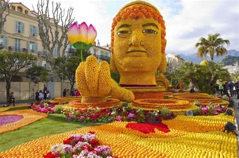 Menton : les touristes se pressent à la fête du citron