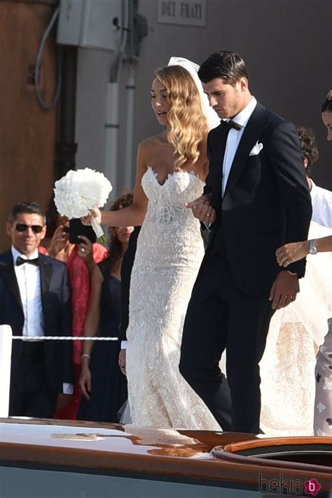 Álvaro Morata y Alice Campello saliendo de la iglesia tras casarse en ...