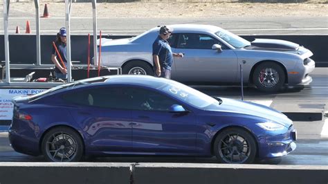 Tesla Model S Plaid Vs 1,000-HP Dodge Challenger Hellcat Is A Close ...