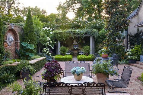 Use These Serene Courtyard Ideas to Plan Your Own Private Oasis | Courtyard landscaping ...