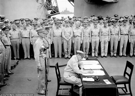 The moment Britain surrendered Singapore to Japan in 1942 | Daily Mail ...