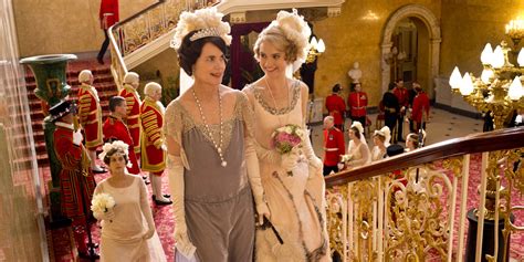 'Downton Abbey Christmas Special' Review - Shirley MacLaine, Paul ...