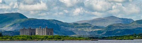 Trawsfynydd Magnox power station in the Snowdonia National Park ...