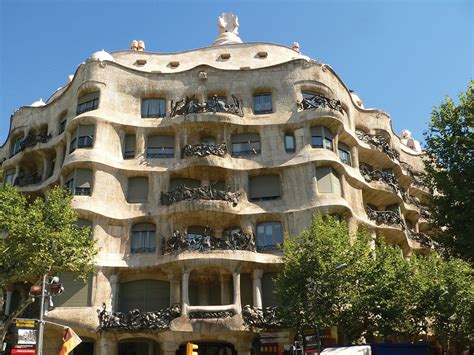 Barcelona Gaudi - 15 Gaudi Buildings In Barcelona That Will Amaze You ...