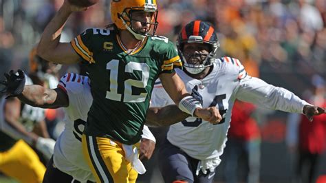 Aaron Rodgers whips out belt celebration after fourth-quarter rushing ...