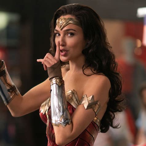 Wonder Woman Actress / Wonder Woman Actress Gal Gadot Photos Filmibeat ...