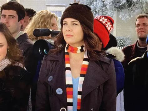 Lorelai Gilmore Outfits: A Stylish Walk Through Stars Hollow - Life Is ...