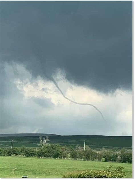 Rare funnel cloud filmed in Yorkshire, UK — Earth Changes — Sott.net