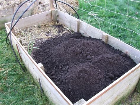 Living Simply - Living Well: Soil structure for raised beds