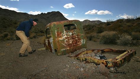 Desert may hold more victims of Manson family murders | News, Sports, Jobs - Lawrence Journal ...