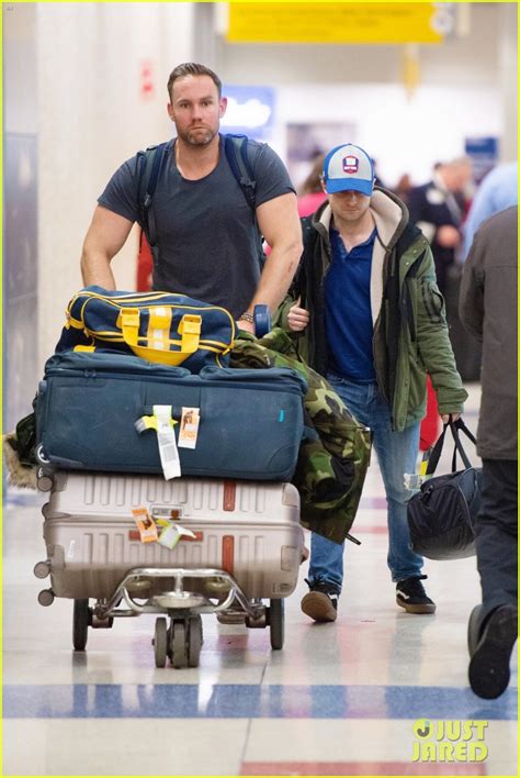 Photo: daniel radcliffe bodyguard airport arrival 01 | Photo 4390522 ...