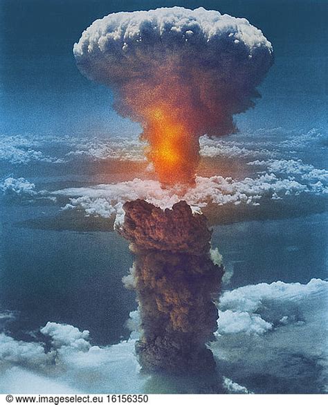 Mushroom cloud over Nagasaki / Photo Mushroom cloud over Nagasaki / Photo,ATOMIC,MUSHROOM ...