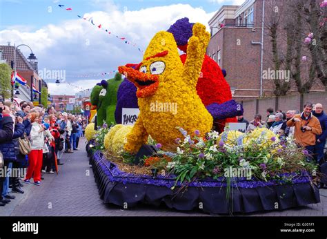 Flower parade float and flower sculptures in the annual Holland flower ...