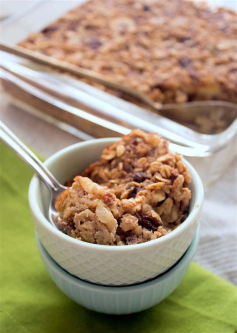 Simple Baked Oatmeal Recipe | Easy and Healthy