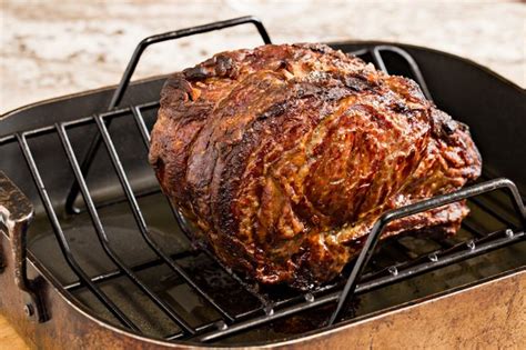 How to Use a Roasting Pan With a Rack | ehow