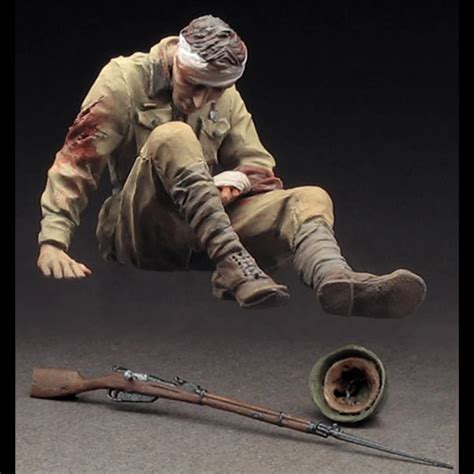 1/35 Scale Unpainted Resin Figure Injured Red Army Infantry ( 1 figure ) collection figure-in ...