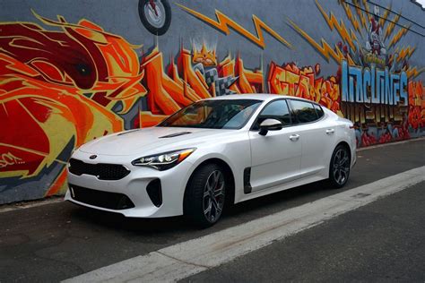 The 2019 Kia Stinger GT is an epic performance bargain - CNET