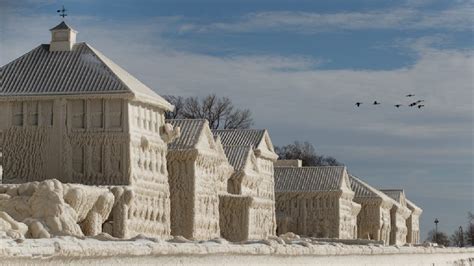 Winter Wonderland| Homes and piers covered in ice after winter storm in Canada; See pics