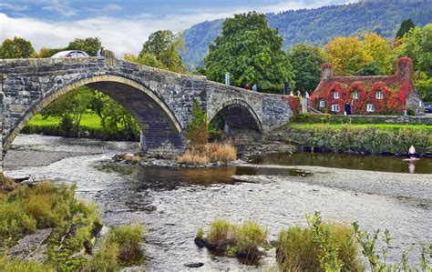 Pont Fawr across the Conwy River at Llanrwst | The bridge th… | Flickr