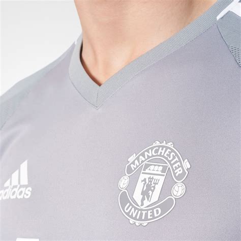 Two Manchester United 17-18 Training Kits Released - Footy Headlines