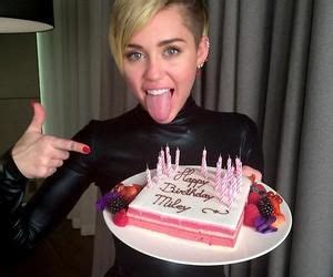 Miley cyrus birthday cake via weheartit.com | Miley cyrus, Miley, Cyrus