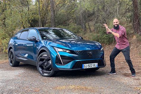 VÍDEO| Primera prueba del Peugeot 408: una nueva dimensión | Autocasión