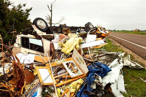 Powerful EF4 tornado rips through Kansas, injures 18 and shuts down ...