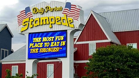 Dolly Parton's Stampede, Pigeon Forge, Tennessee - YouTube