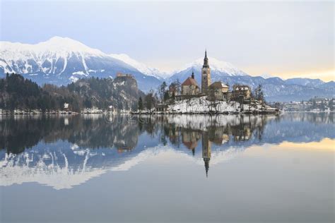 Paisaje Del Invierno Del Lago Bled Imagen de archivo - Imagen de ...