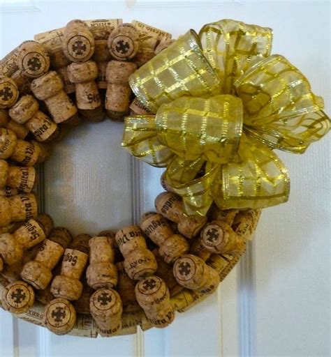 Totally Tutorials: Tutorial - How to Make a Cork Wreath