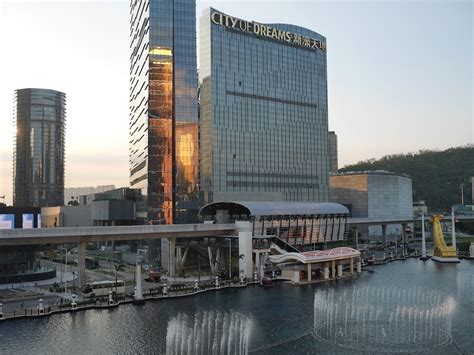 Flying Past Dragons for an Escalator Ride: The SkyCab at the Wynn ...