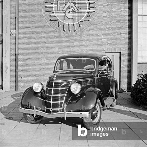 A Ford V8 in front of the German Ford headquarters by