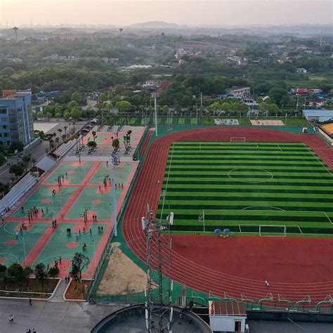 田径场_湘潭市工业贸易中等专业学校