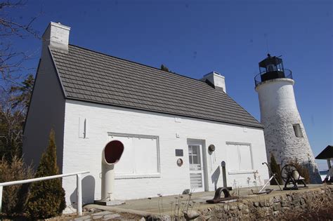 Old Presque Isle Lighthouse - Travel the Mitten