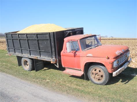 File:Farm truck.jpg - Wikimedia Commons