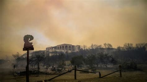 Mass Evacuation of 30,000 People from Forest Fires on Rhodes: Latest News and Updates - Archyde