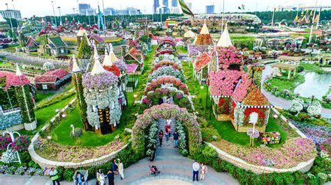 Observation Deck at 300 - Bazar Travels