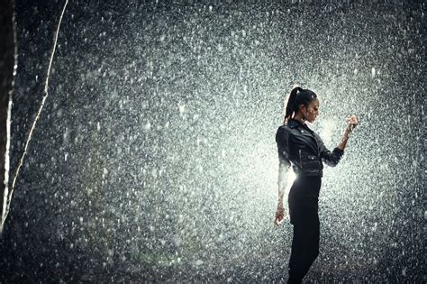 How to Shoot Magical Portraits in the Pouring Rain | Rainy photos, Rain ...