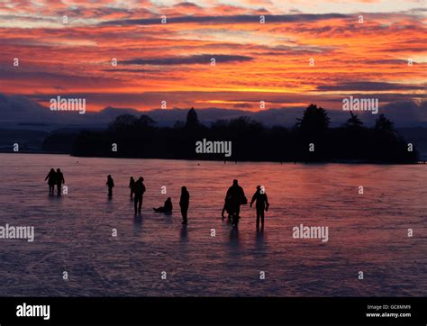 Weather - Winter Scene - Lake of Menteith - Scotland Stock Photo - Alamy