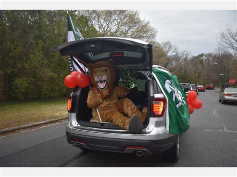 Farmingdale School District Hosts Marathon Daler Parade | Farmingdale ...